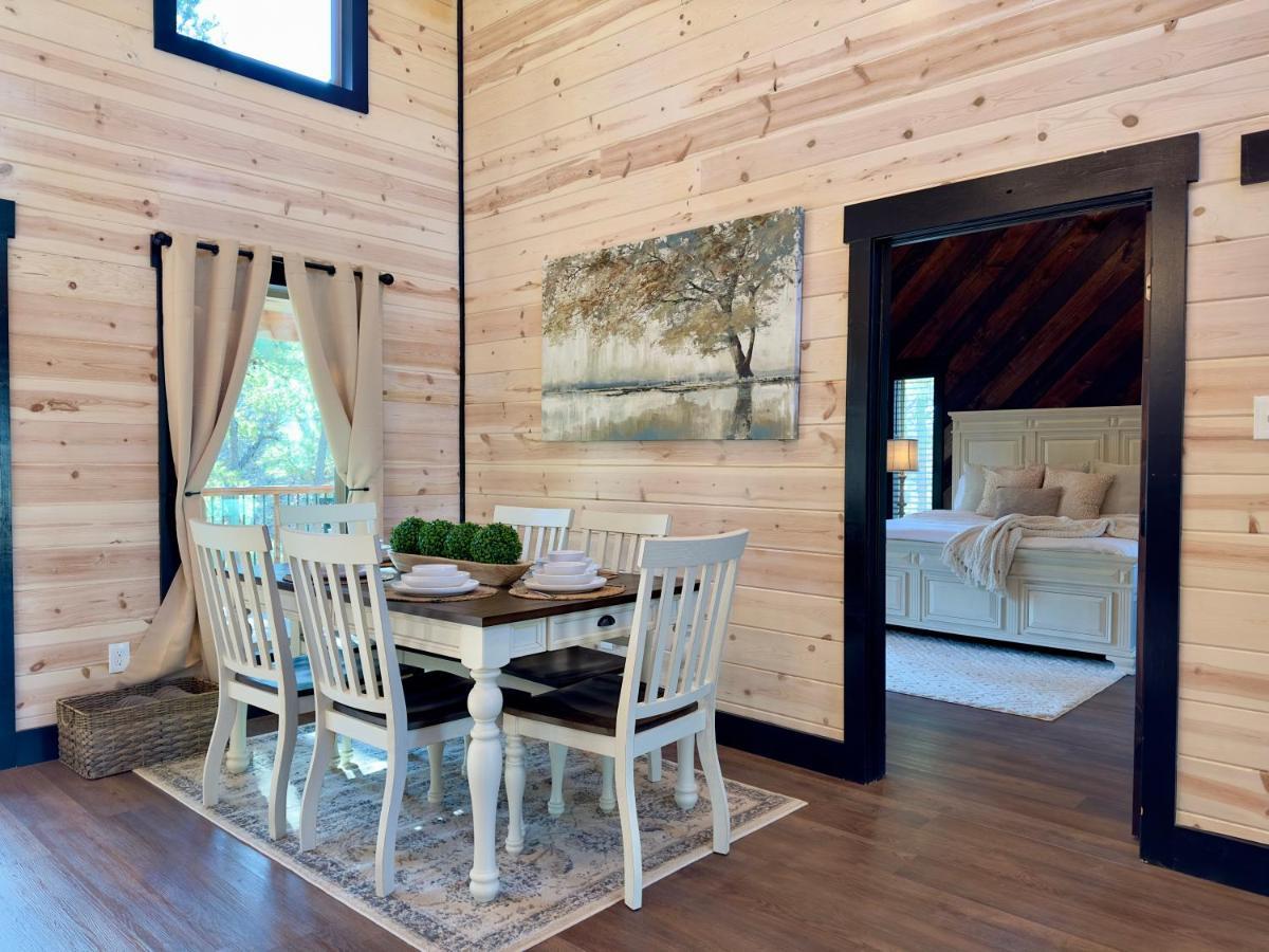 New Luxury Cabin, Hot Tub, Forest Views,Hotel Style Amenitiesブロークン・ボウ エクステリア 写真