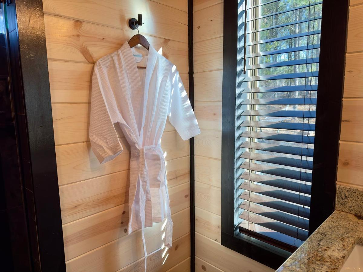 New Luxury Cabin, Hot Tub, Forest Views,Hotel Style Amenitiesブロークン・ボウ エクステリア 写真