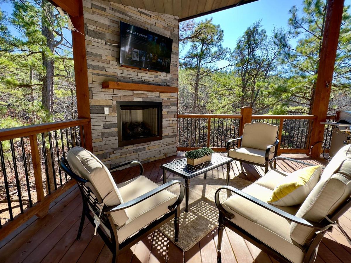 New Luxury Cabin, Hot Tub, Forest Views,Hotel Style Amenitiesブロークン・ボウ エクステリア 写真