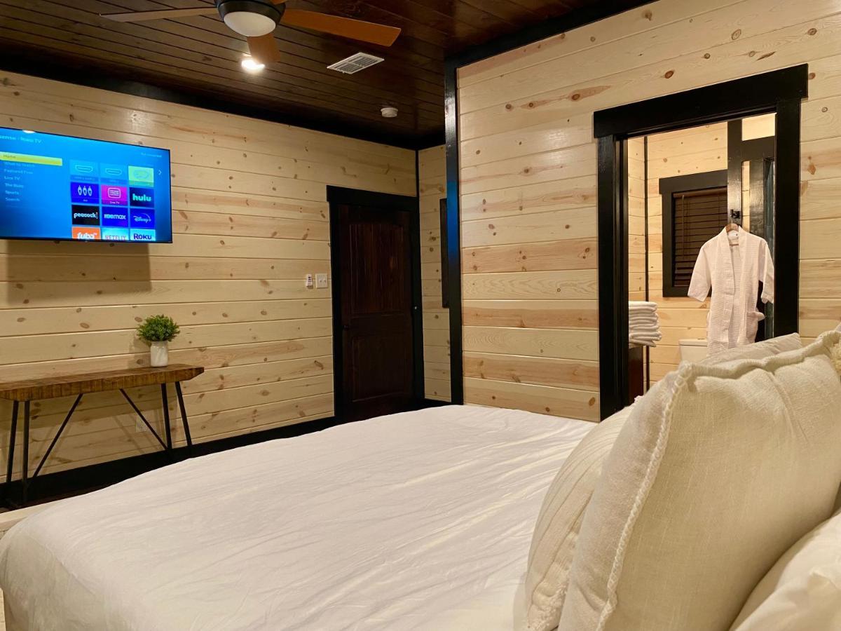 New Luxury Cabin, Hot Tub, Forest Views,Hotel Style Amenitiesブロークン・ボウ エクステリア 写真