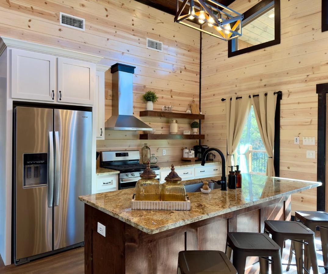 New Luxury Cabin, Hot Tub, Forest Views,Hotel Style Amenitiesブロークン・ボウ エクステリア 写真