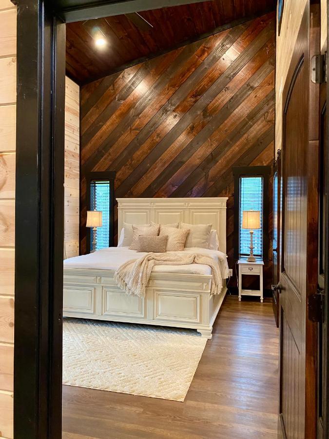 New Luxury Cabin, Hot Tub, Forest Views,Hotel Style Amenitiesブロークン・ボウ エクステリア 写真