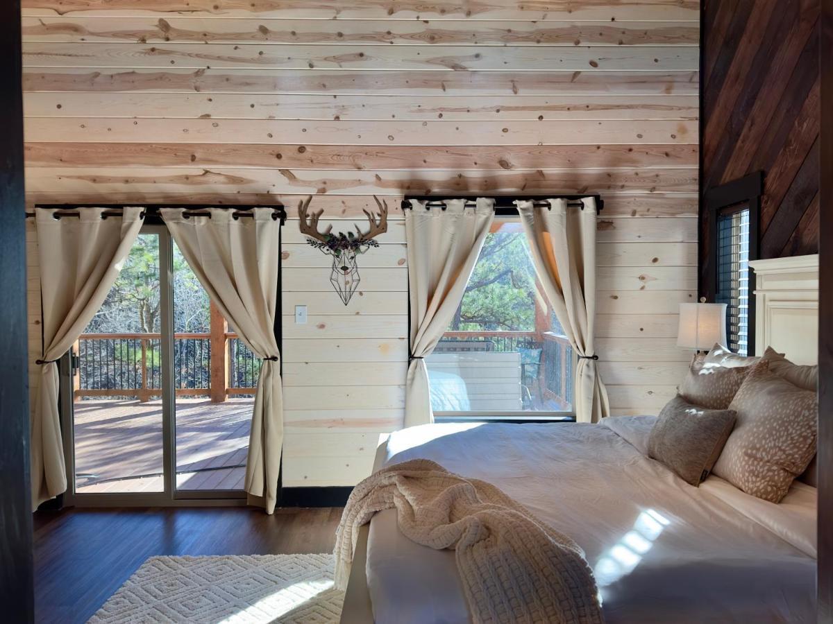 New Luxury Cabin, Hot Tub, Forest Views,Hotel Style Amenitiesブロークン・ボウ エクステリア 写真