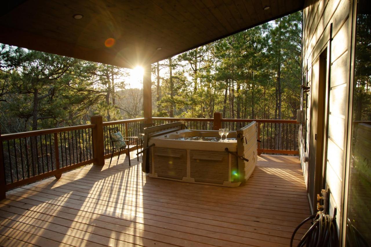 New Luxury Cabin, Hot Tub, Forest Views,Hotel Style Amenitiesブロークン・ボウ エクステリア 写真