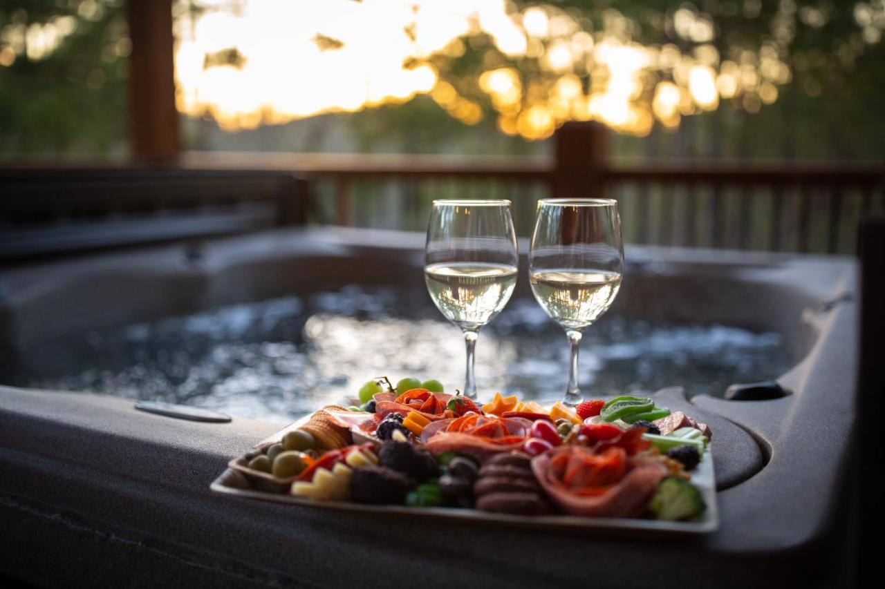 New Luxury Cabin, Hot Tub, Forest Views,Hotel Style Amenitiesブロークン・ボウ エクステリア 写真