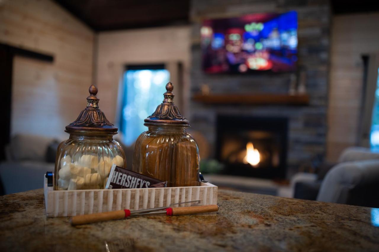 New Luxury Cabin, Hot Tub, Forest Views,Hotel Style Amenitiesブロークン・ボウ エクステリア 写真