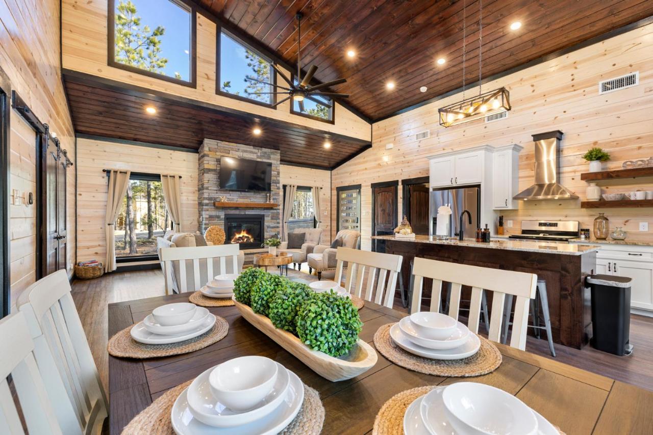 New Luxury Cabin, Hot Tub, Forest Views,Hotel Style Amenitiesブロークン・ボウ エクステリア 写真