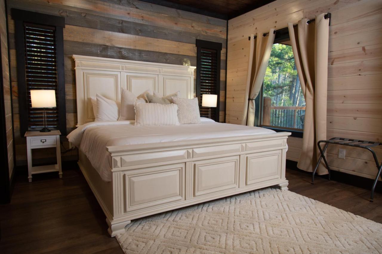 New Luxury Cabin, Hot Tub, Forest Views,Hotel Style Amenitiesブロークン・ボウ エクステリア 写真