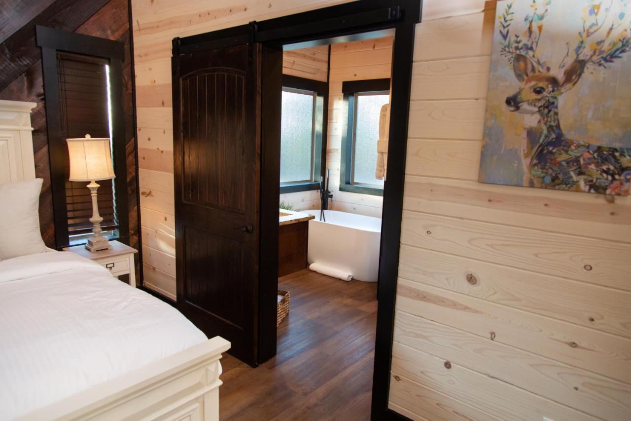 New Luxury Cabin, Hot Tub, Forest Views,Hotel Style Amenitiesブロークン・ボウ エクステリア 写真