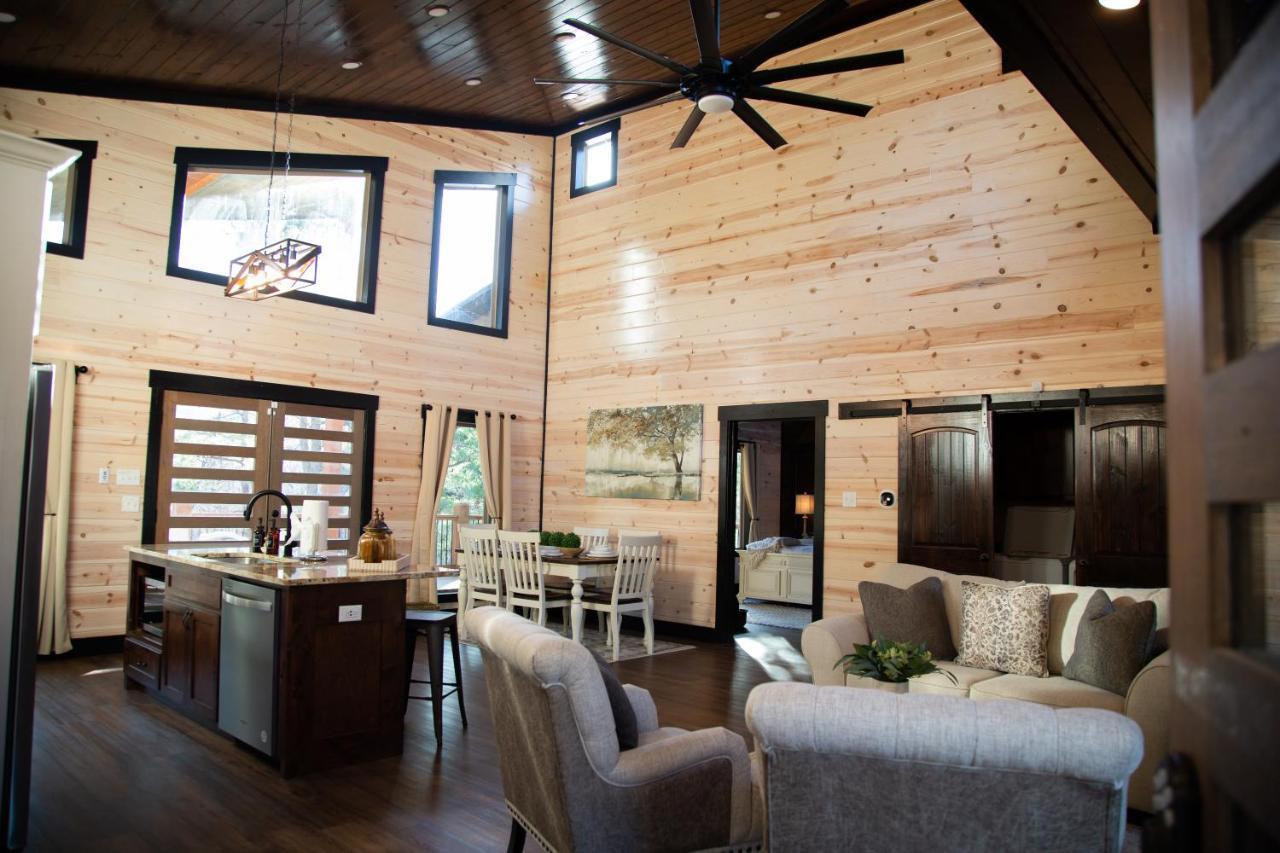 New Luxury Cabin, Hot Tub, Forest Views,Hotel Style Amenitiesブロークン・ボウ エクステリア 写真