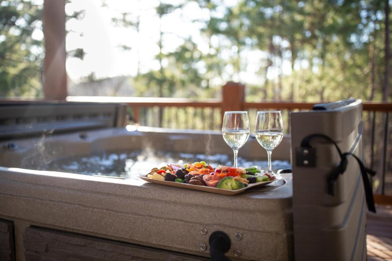 New Luxury Cabin, Hot Tub, Forest Views,Hotel Style Amenitiesブロークン・ボウ エクステリア 写真