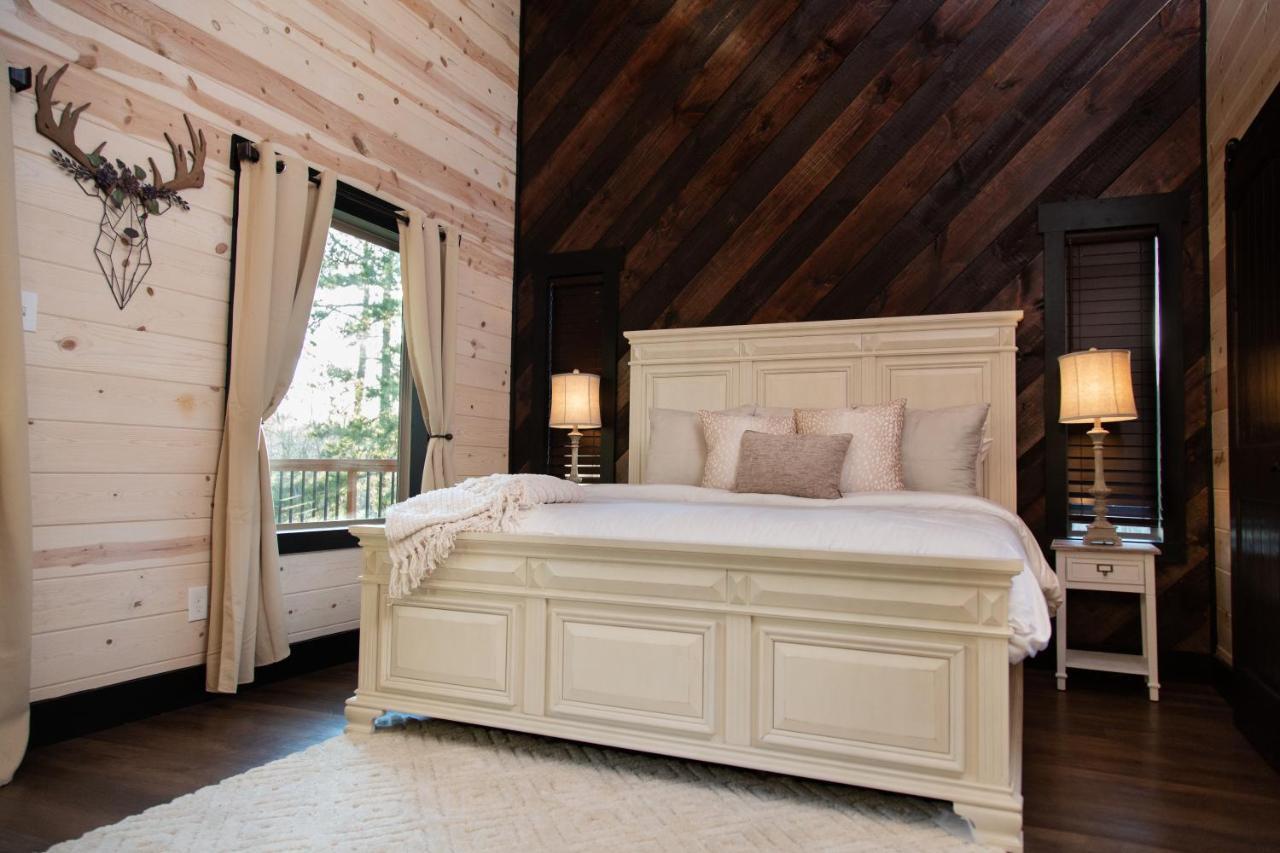 New Luxury Cabin, Hot Tub, Forest Views,Hotel Style Amenitiesブロークン・ボウ エクステリア 写真