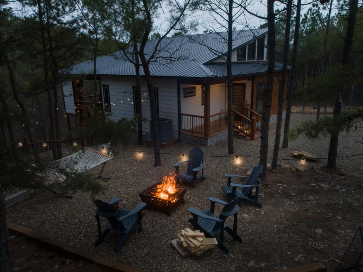 New Luxury Cabin, Hot Tub, Forest Views,Hotel Style Amenitiesブロークン・ボウ エクステリア 写真