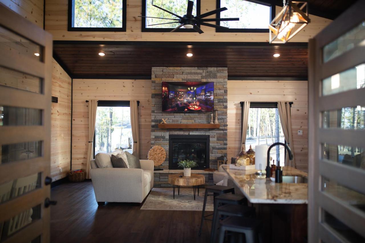 New Luxury Cabin, Hot Tub, Forest Views,Hotel Style Amenitiesブロークン・ボウ エクステリア 写真