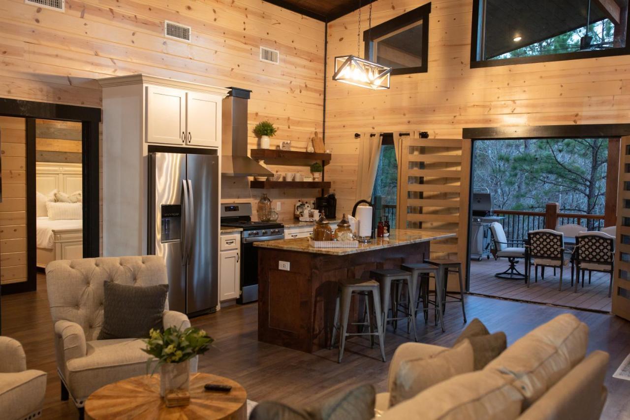 New Luxury Cabin, Hot Tub, Forest Views,Hotel Style Amenitiesブロークン・ボウ エクステリア 写真