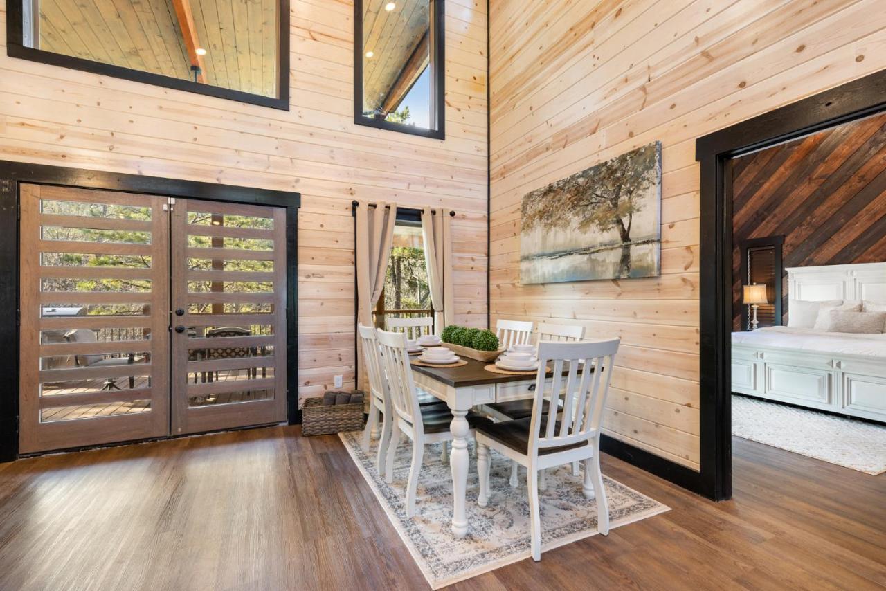New Luxury Cabin, Hot Tub, Forest Views,Hotel Style Amenitiesブロークン・ボウ エクステリア 写真