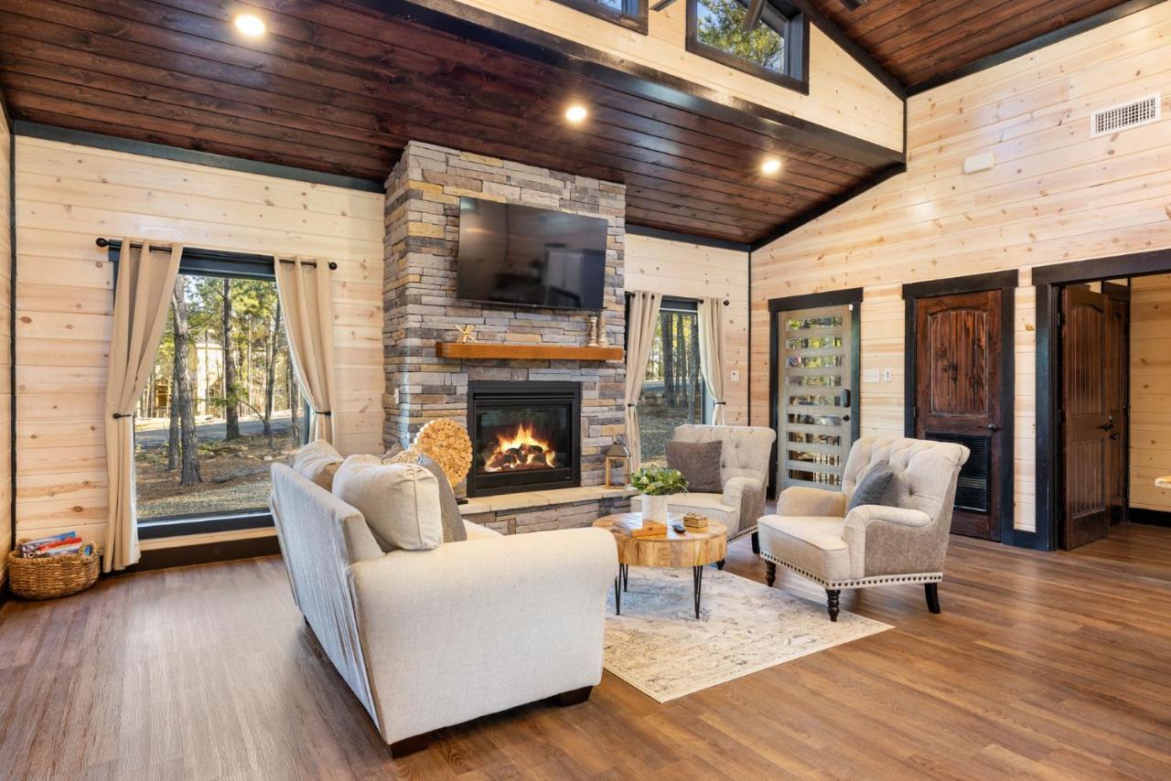New Luxury Cabin, Hot Tub, Forest Views,Hotel Style Amenitiesブロークン・ボウ エクステリア 写真