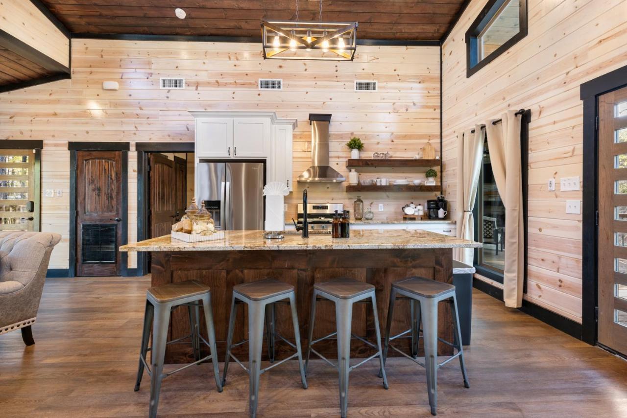 New Luxury Cabin, Hot Tub, Forest Views,Hotel Style Amenitiesブロークン・ボウ エクステリア 写真