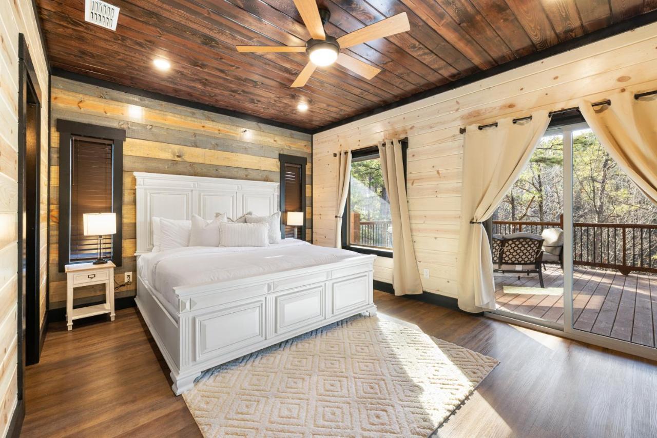 New Luxury Cabin, Hot Tub, Forest Views,Hotel Style Amenitiesブロークン・ボウ エクステリア 写真